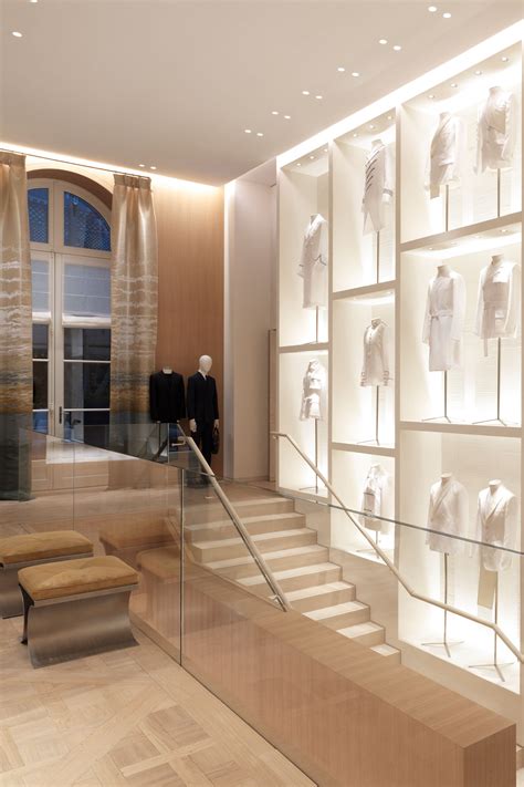 dior flagship interior.